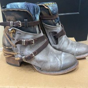 Freebies by Steven Crue size 9 Grey Multi